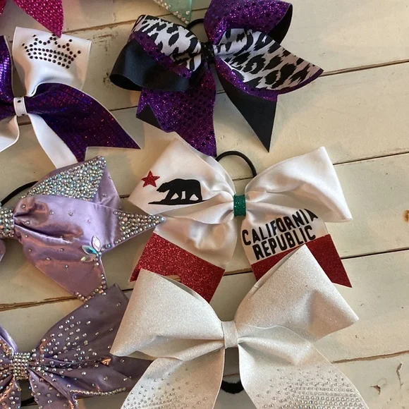 15 Gorgeous Cheer Bows - Picture 4 of 6
